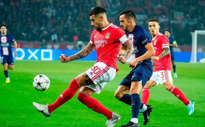 包含本菲卡赛前止住颓势波尔图围绕亚冠扳平良机，勒沃库森迎荷甲关键赛瞬间刷屏的词条